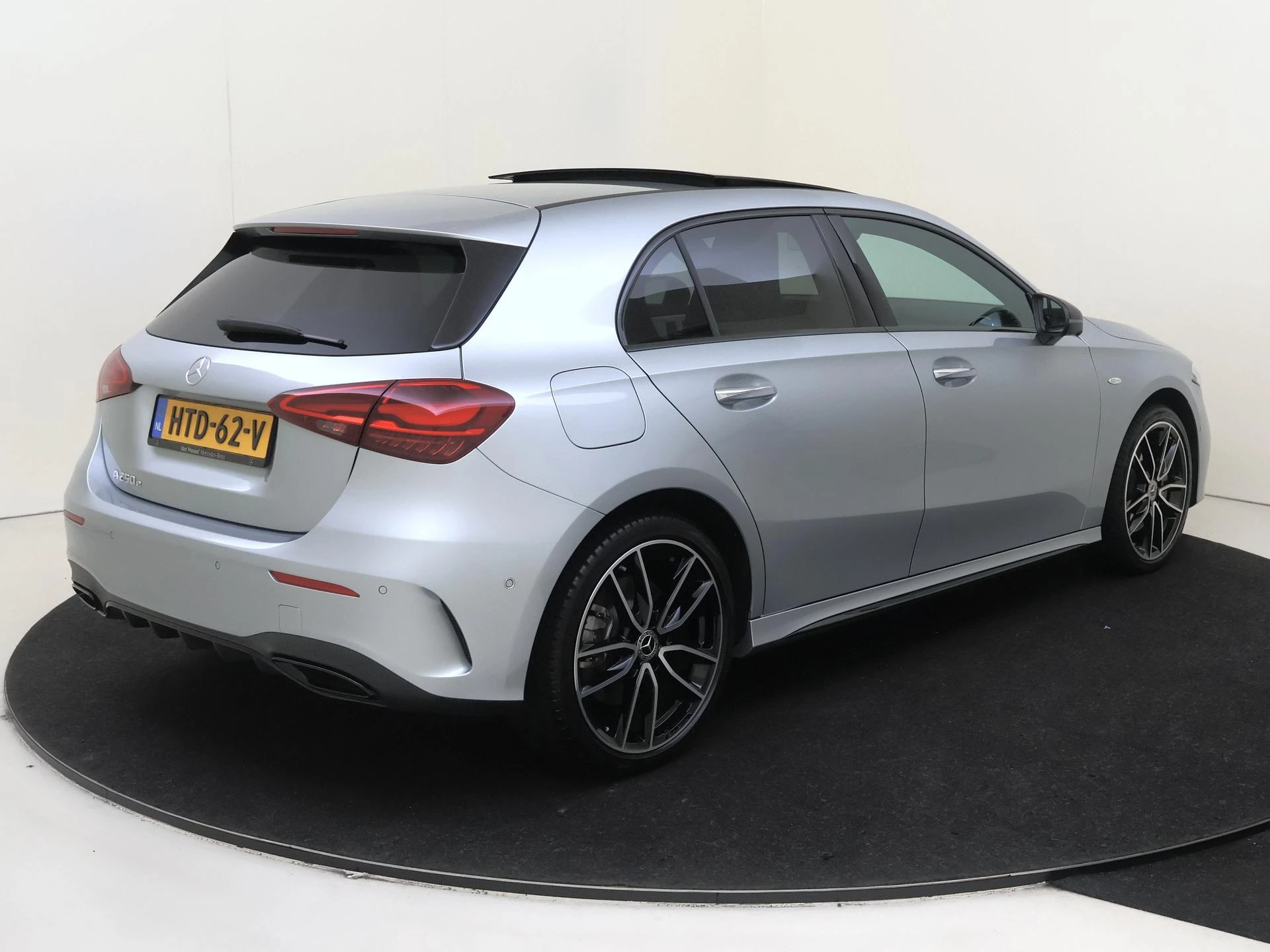 Mercedes-Benz A-Klasse 250 e Business Solution AMG