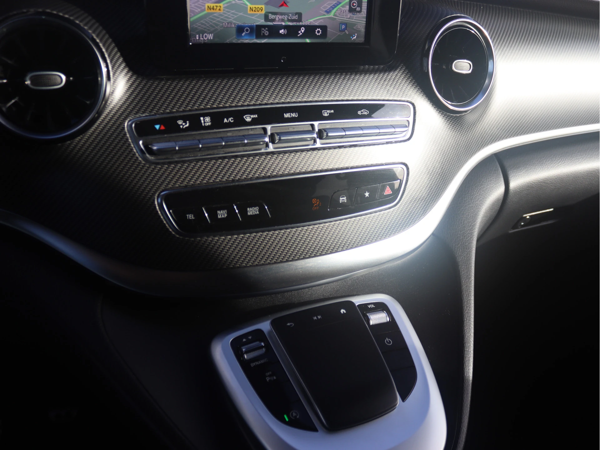 Mercedes-Benz-V-Klasse-image-12