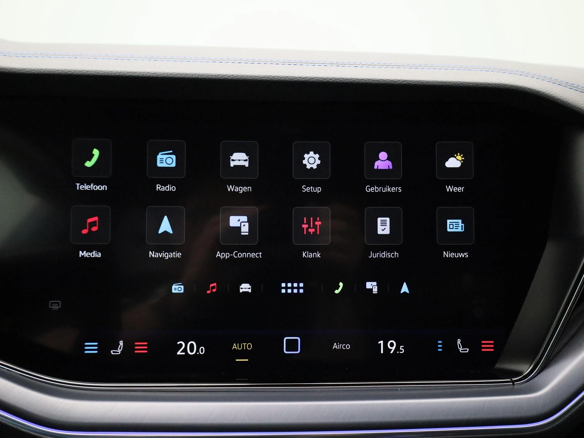 Volkswagen-Touareg-image-19