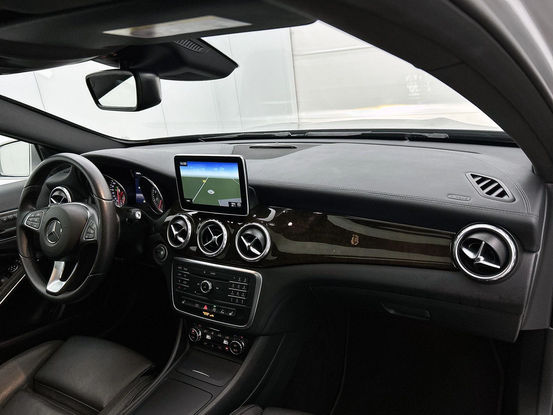 Mercedes-Benz-GLA-image-19