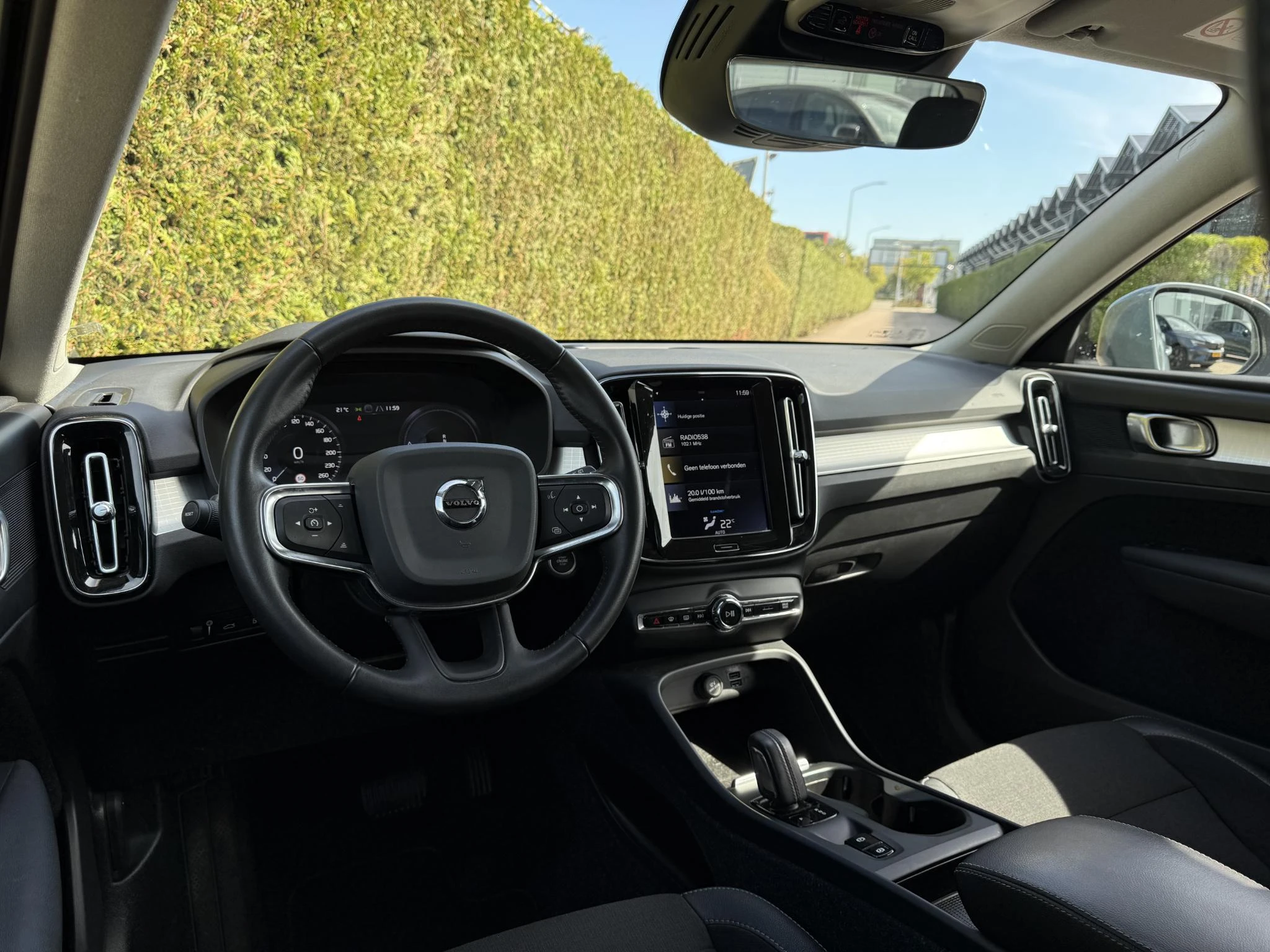 Volvo-XC40-image-2
