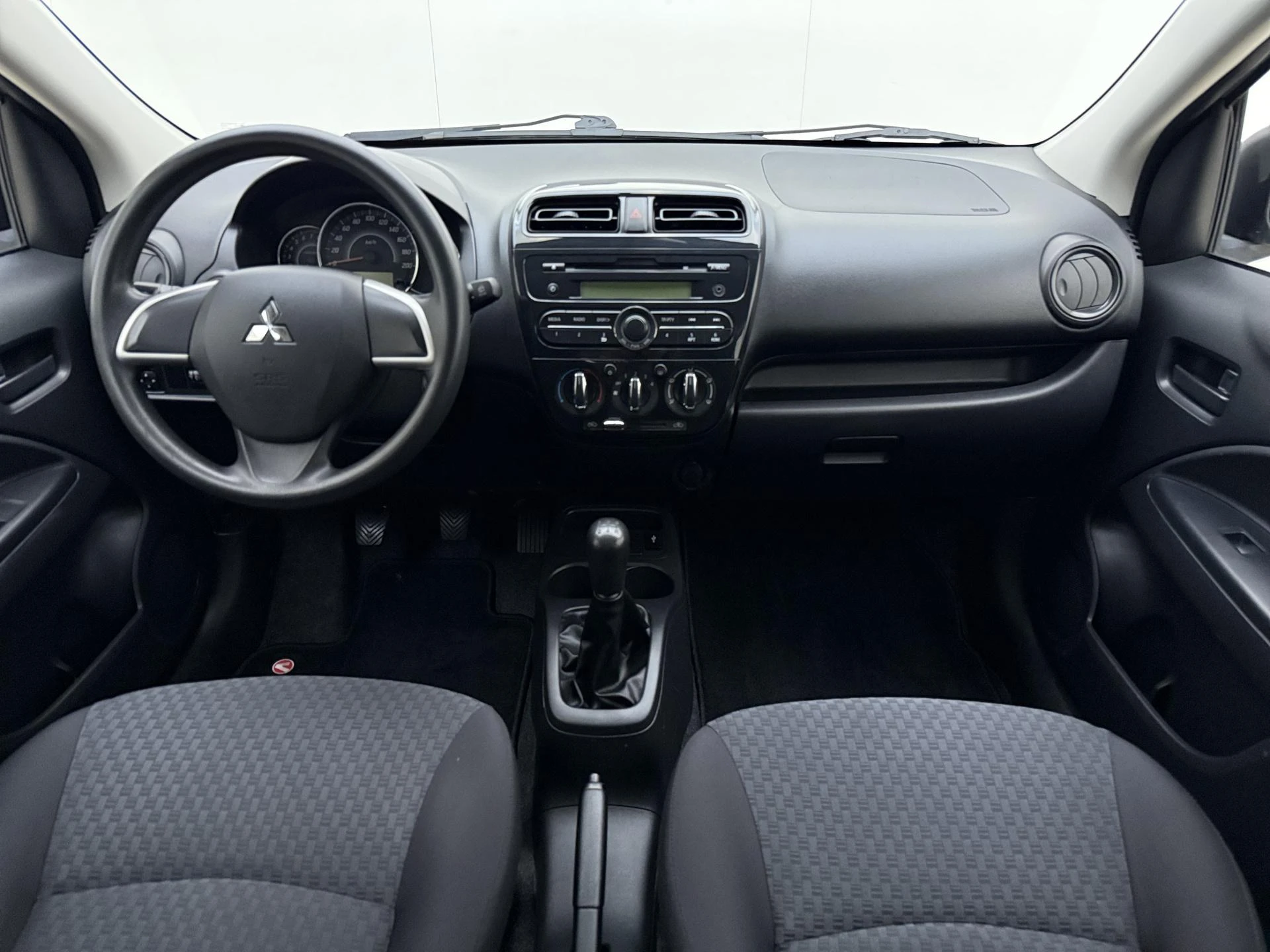 Mitsubishi-Space Star-image-15