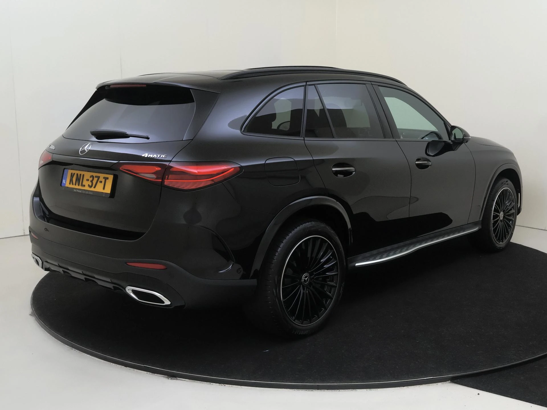 Mercedes-Benz-GLC-image-3