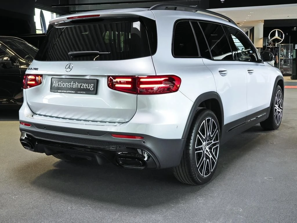 Mercedes-Benz-GLB 200-image-4