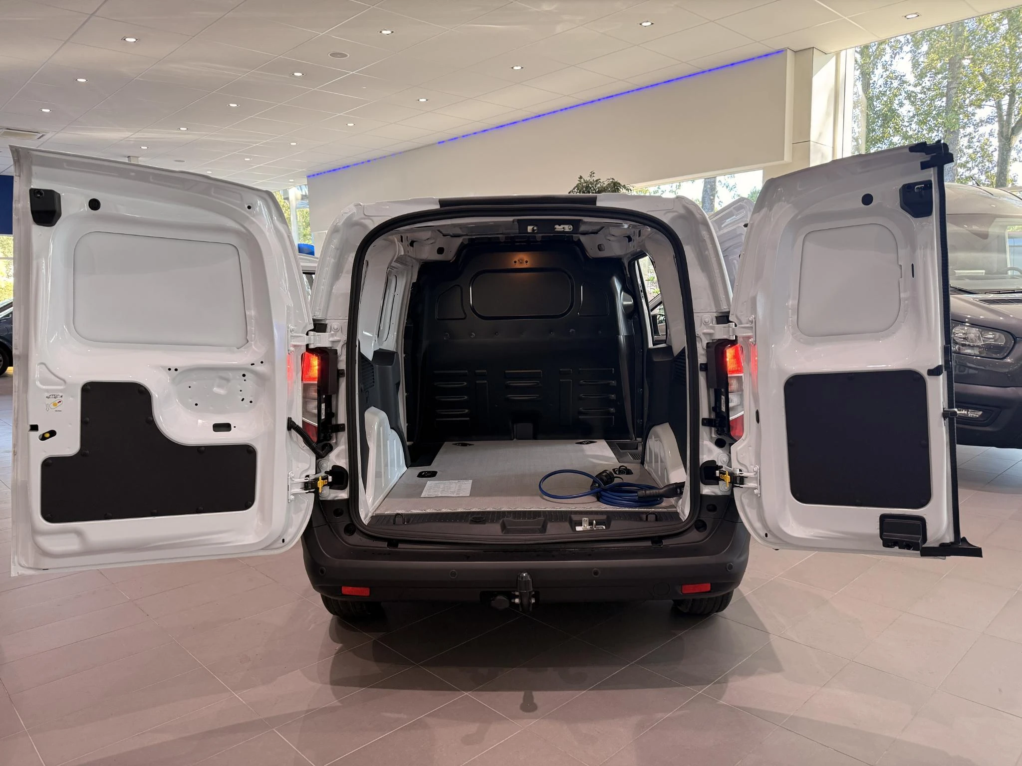 Ford-E-Transit-image-8