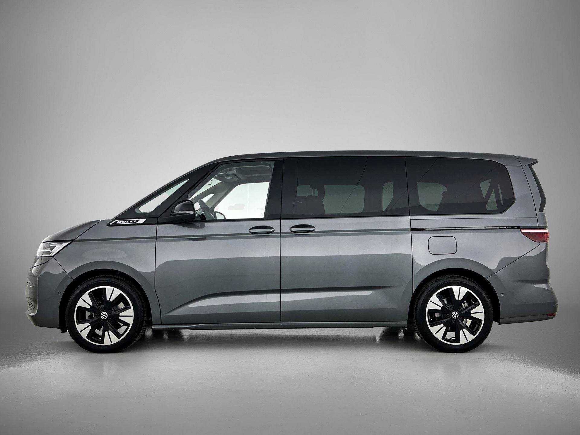 Volkswagen-Multivan-image-1