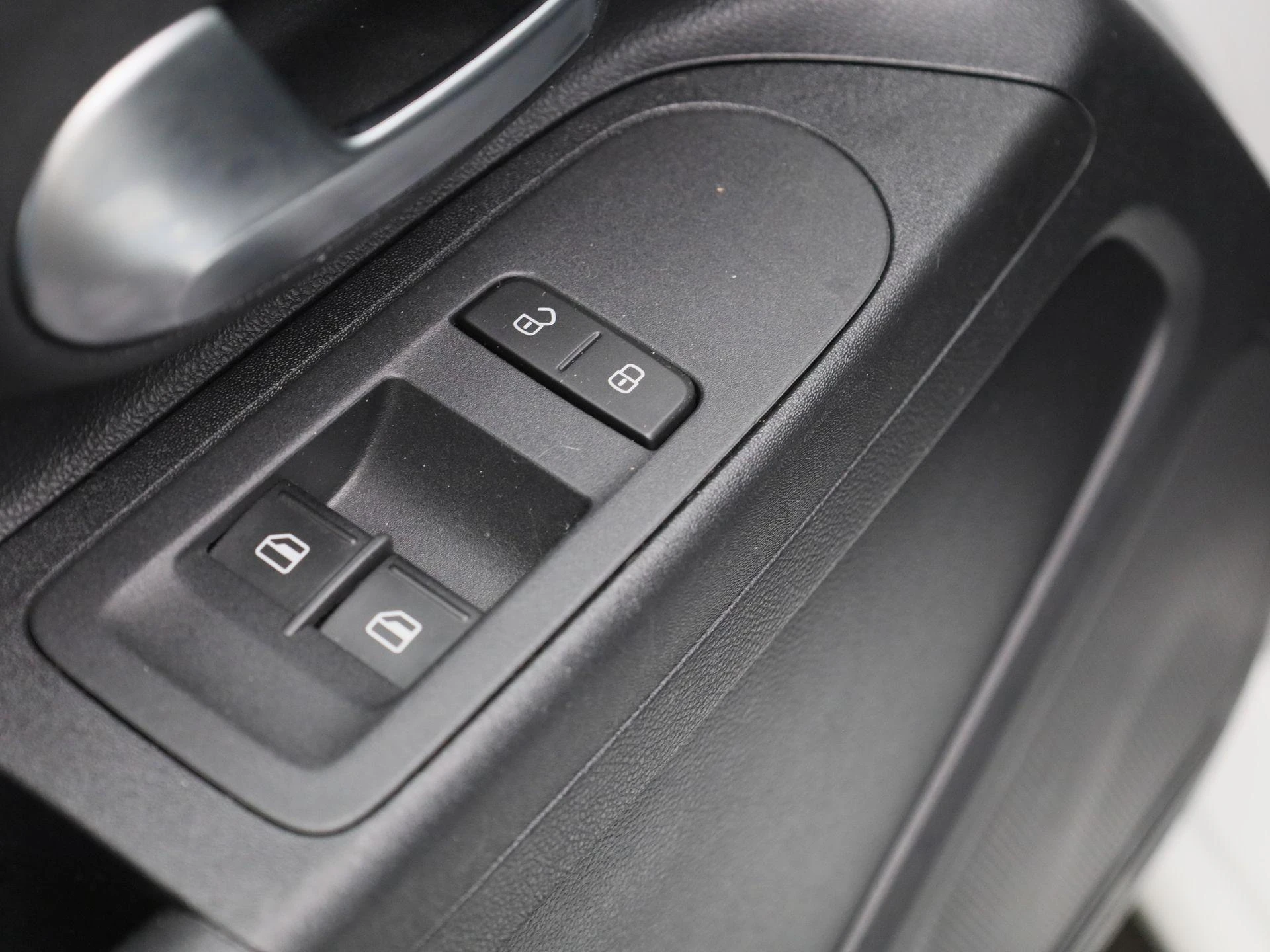 Volkswagen-up!-image-23
