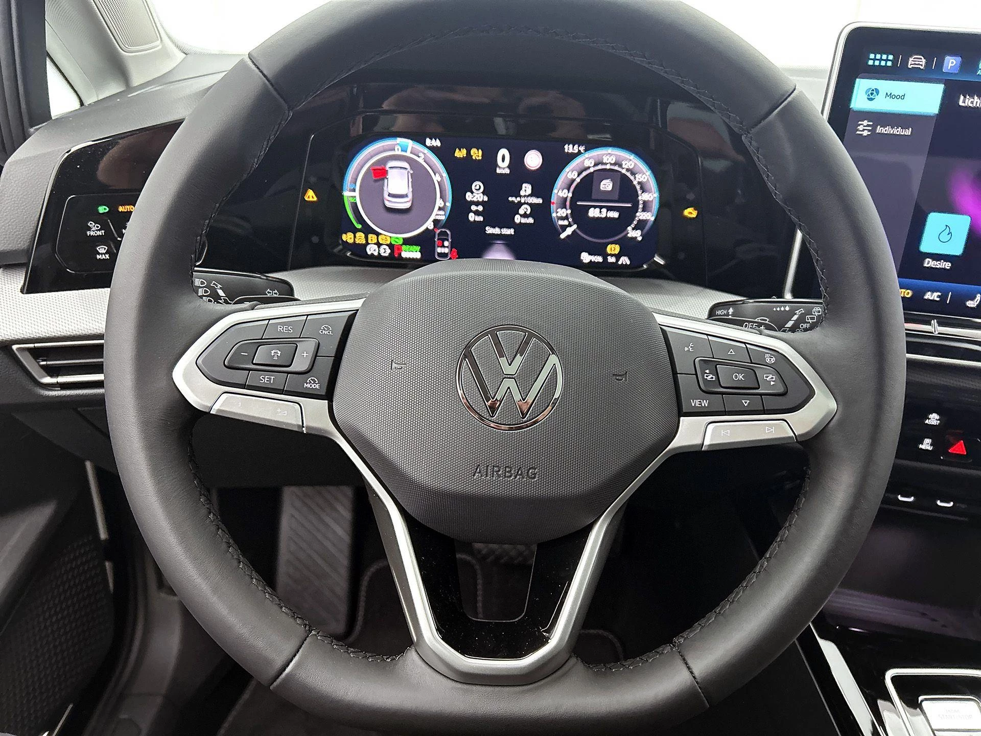 Volkswagen-Golf-image-37