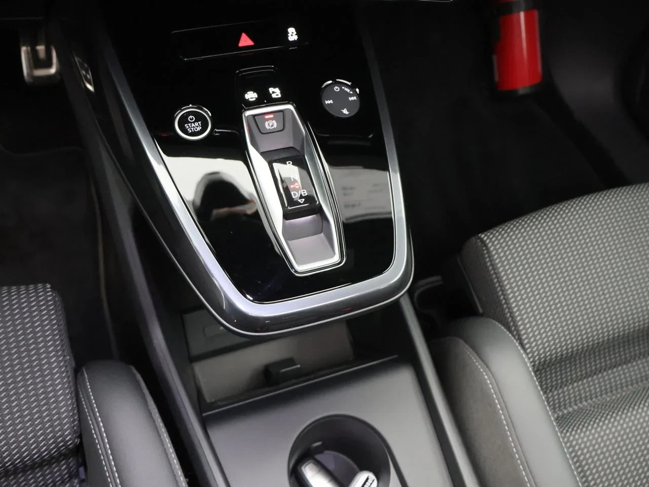 Audi Q4 e-tron Audi Q4 3X S LINE Corporate S 45 e-tron 286PK *AUTOMAAT*LEDER*PANODAK*TREKHAAK*SPORTZETELS*CAMERA*ACC*PDC*...*