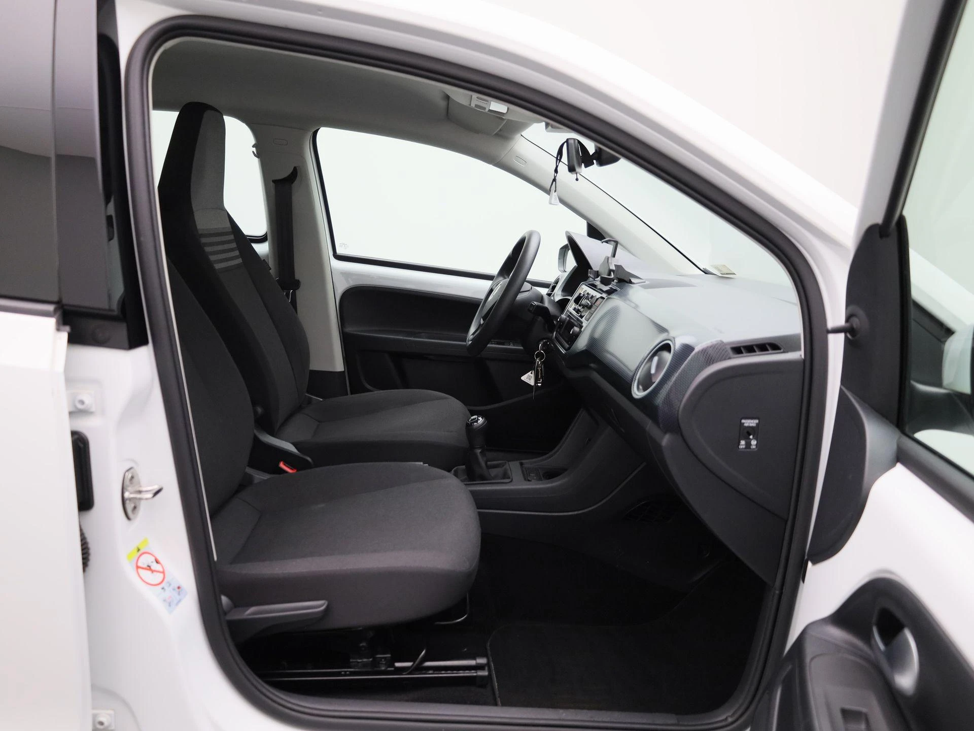 Volkswagen-up!-image-26