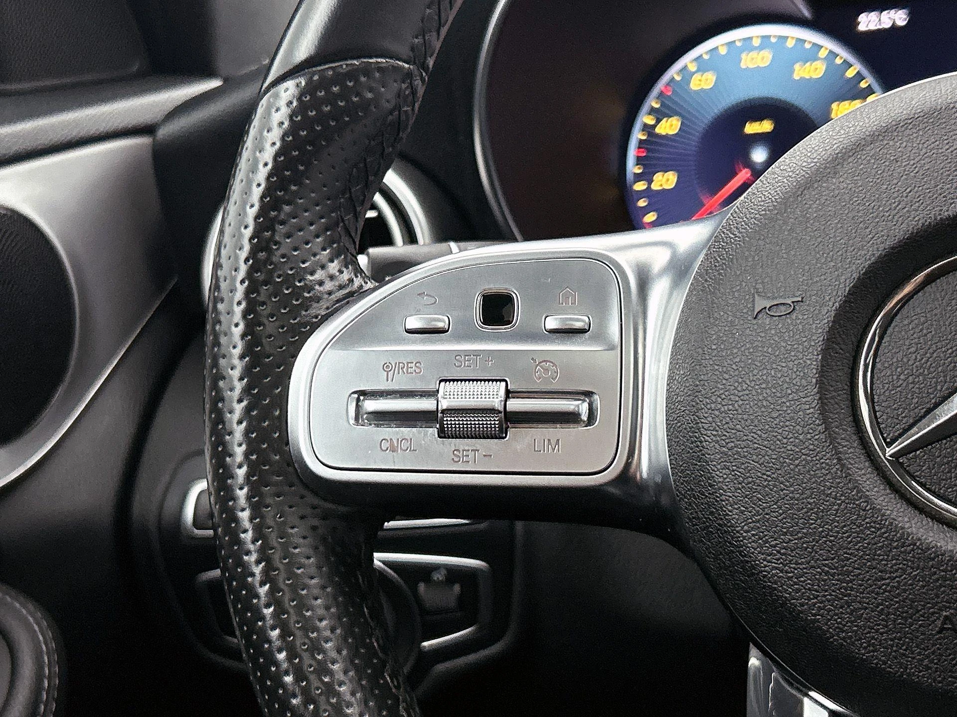 Mercedes-Benz-C-Klasse-image-5