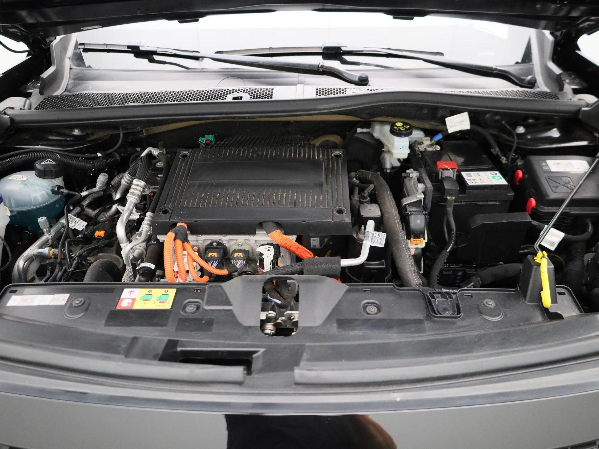 Peugeot e-2008 - 32