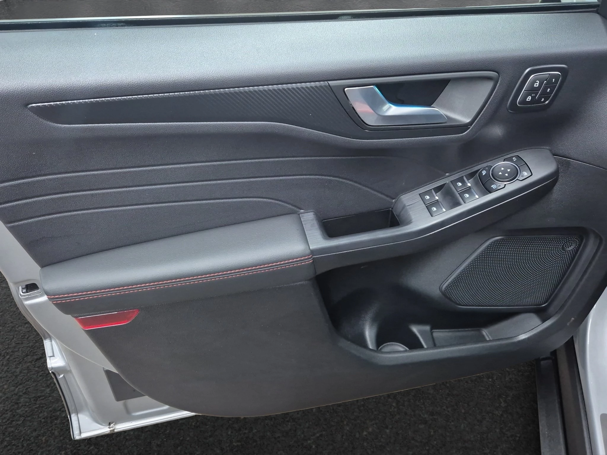 Ford Kuga ST-Line X Aut.*360GRAD*LED-MATRIX*NAVI*GRA*WINTER-PKT.