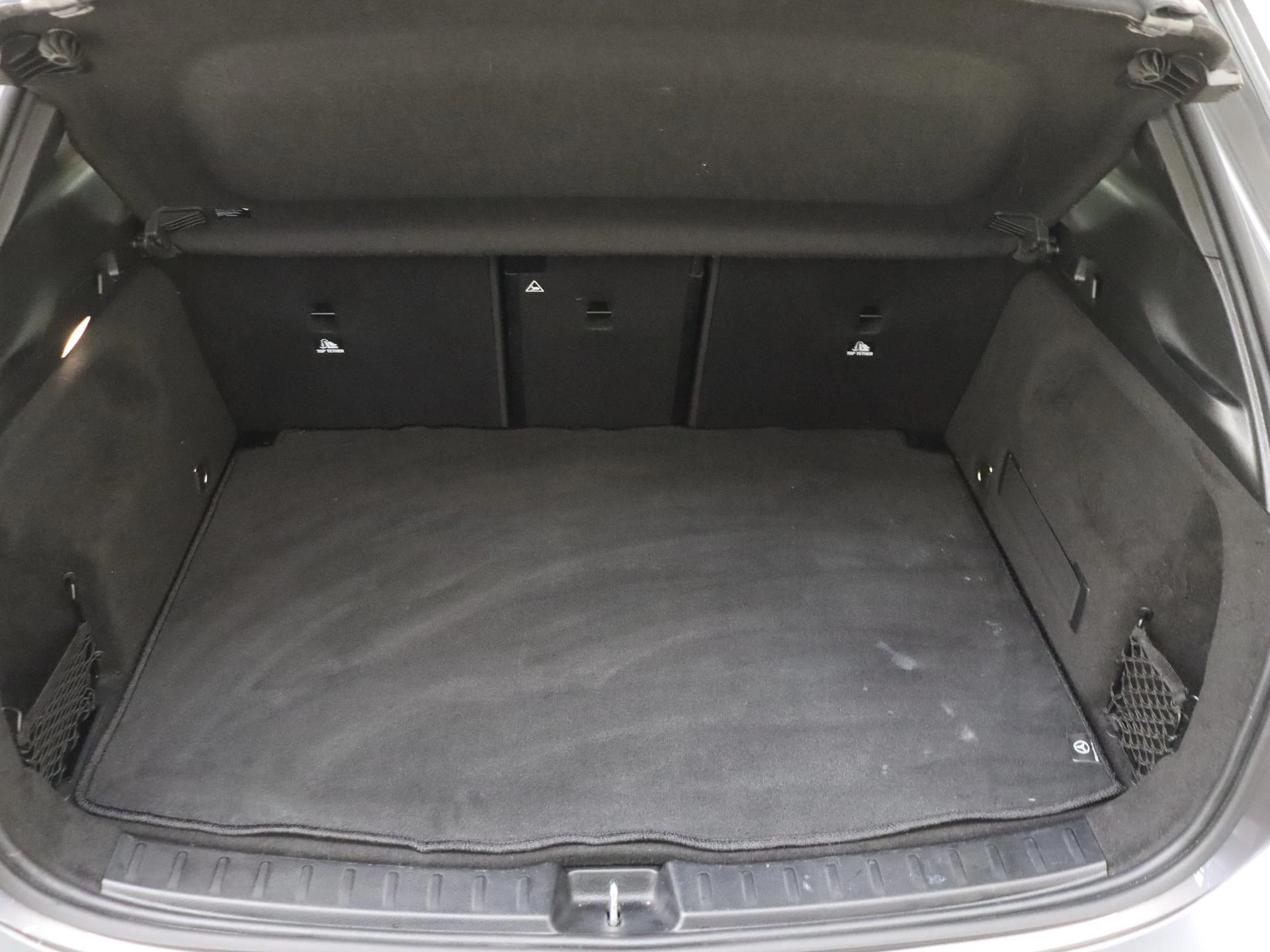 Mercedes-Benz-GLA-image-30