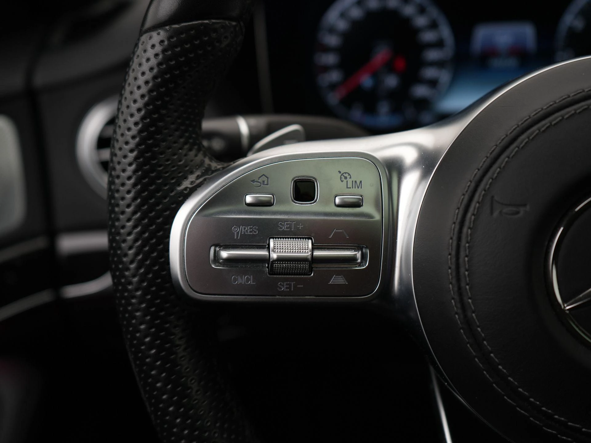 Mercedes-Benz-S-Klasse-image-19