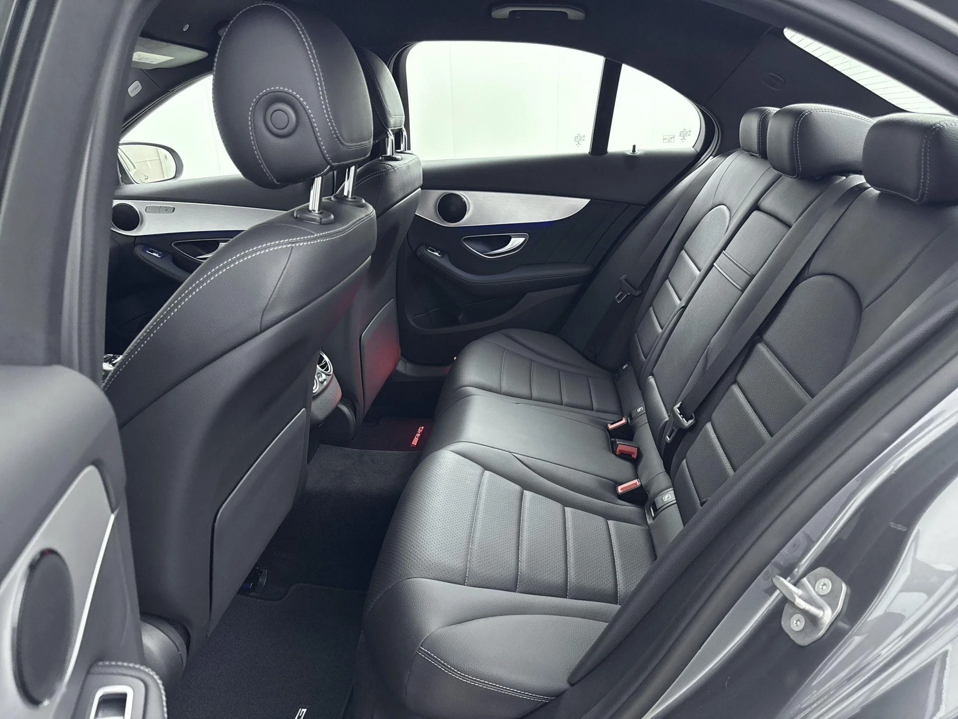 Mercedes-Benz-C-Klasse-image-25