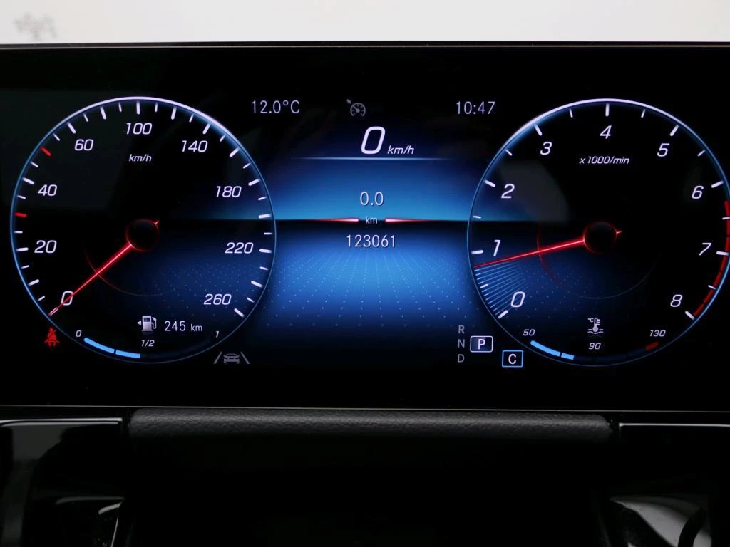 Mercedes-Benz GLA 180 Business Line + TREKHAAK + CAMERA + LED +