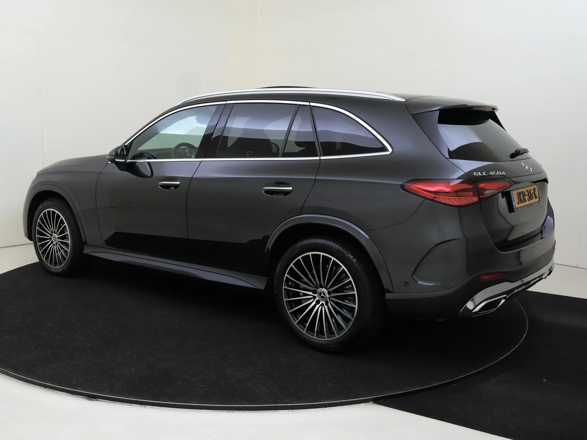 Mercedes-Benz-GLC-image-2
