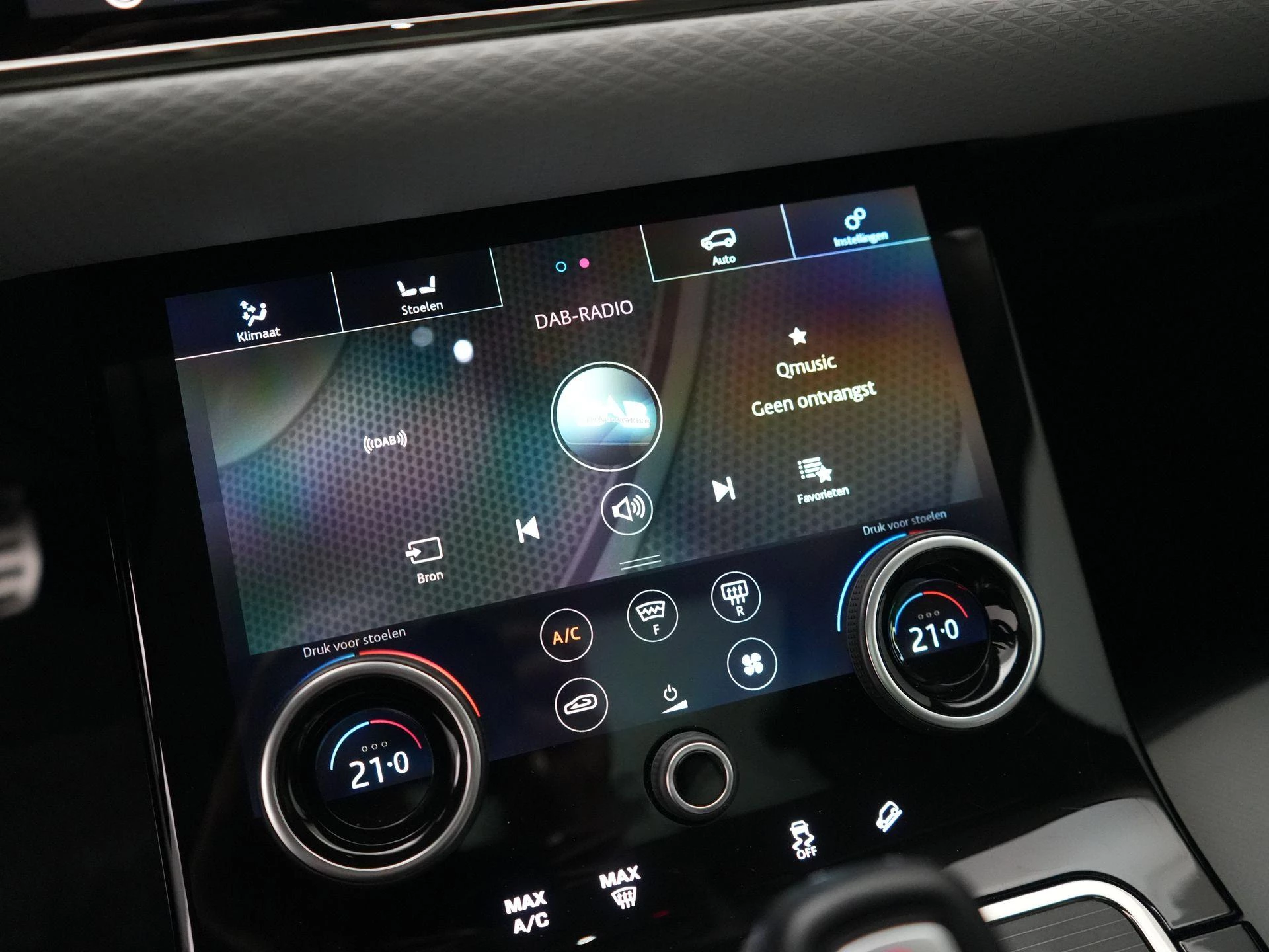 Land Rover-Range Rover Evoque-image-19