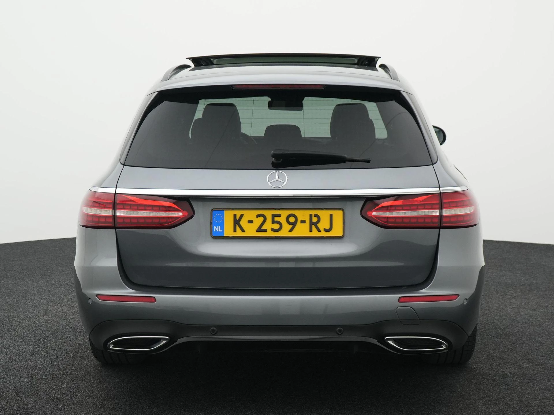 Mercedes-Benz-E-Klasse-image-5