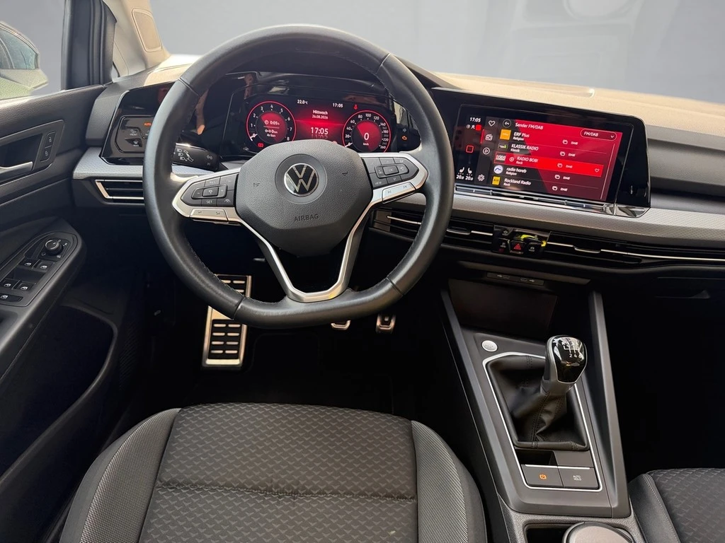 Volkswagen-Golf-image-9