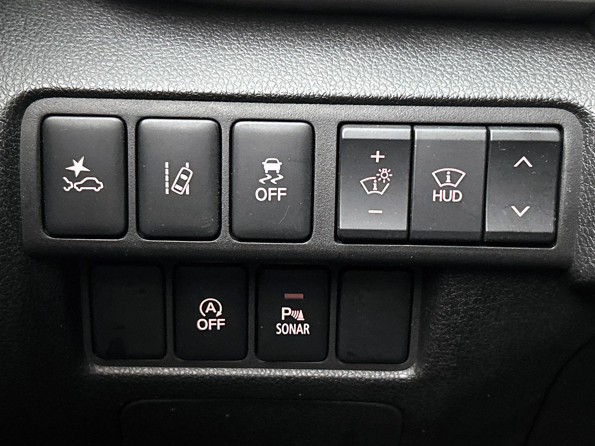 Mitsubishi-Eclipse Cross-image-26