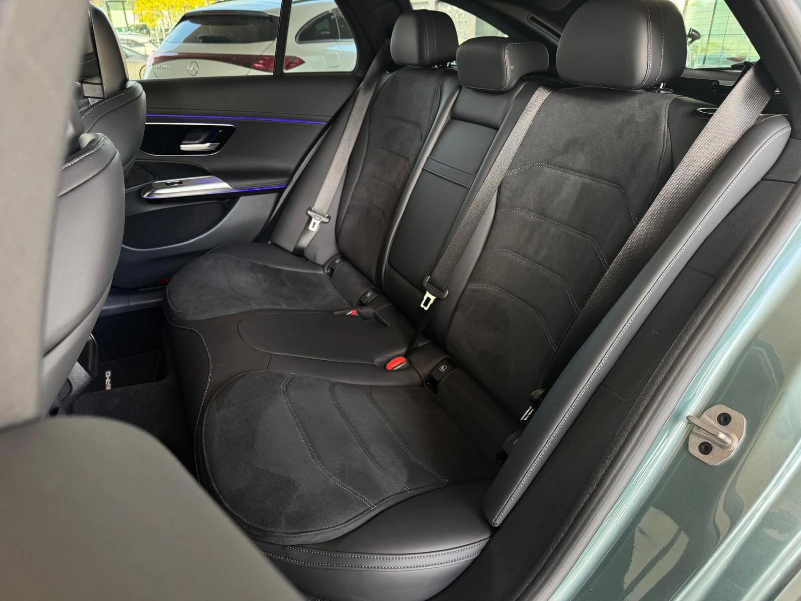 Mercedes-Benz-E-Klasse-image-10