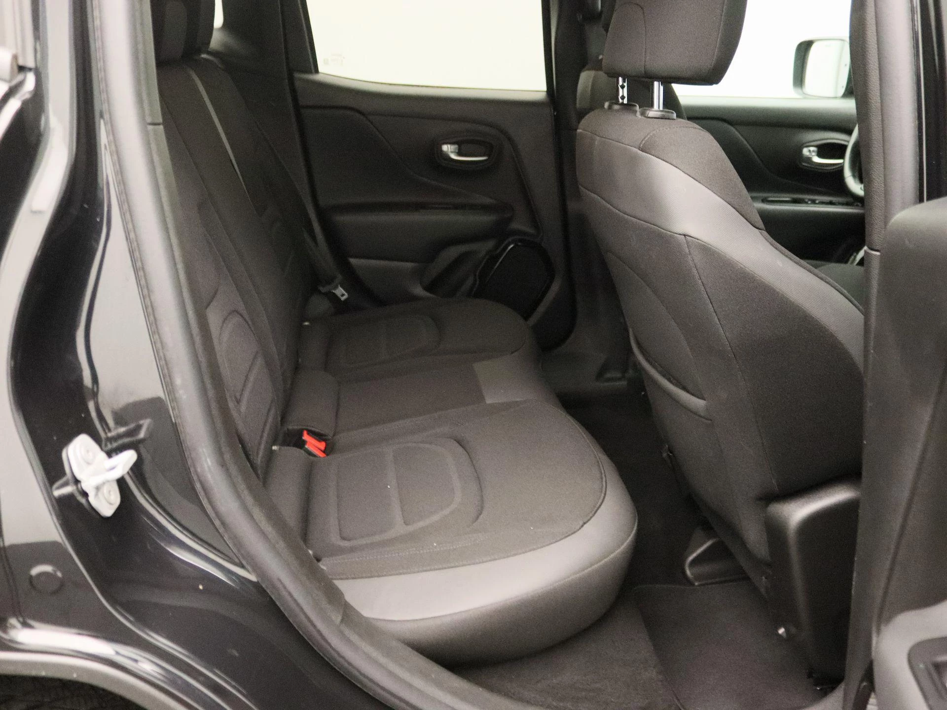 Jeep-Renegade-image-23