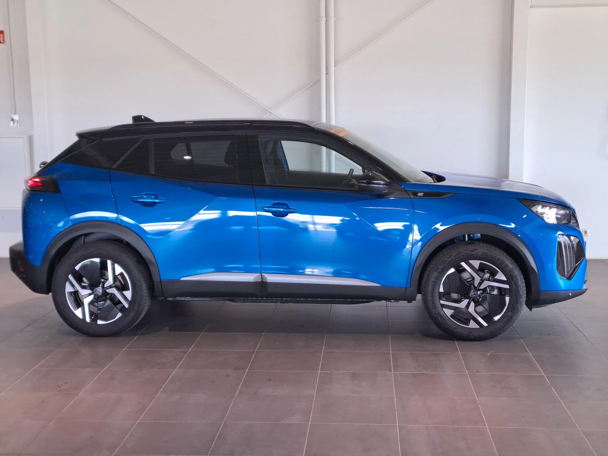 Peugeot-e-2008-image-2