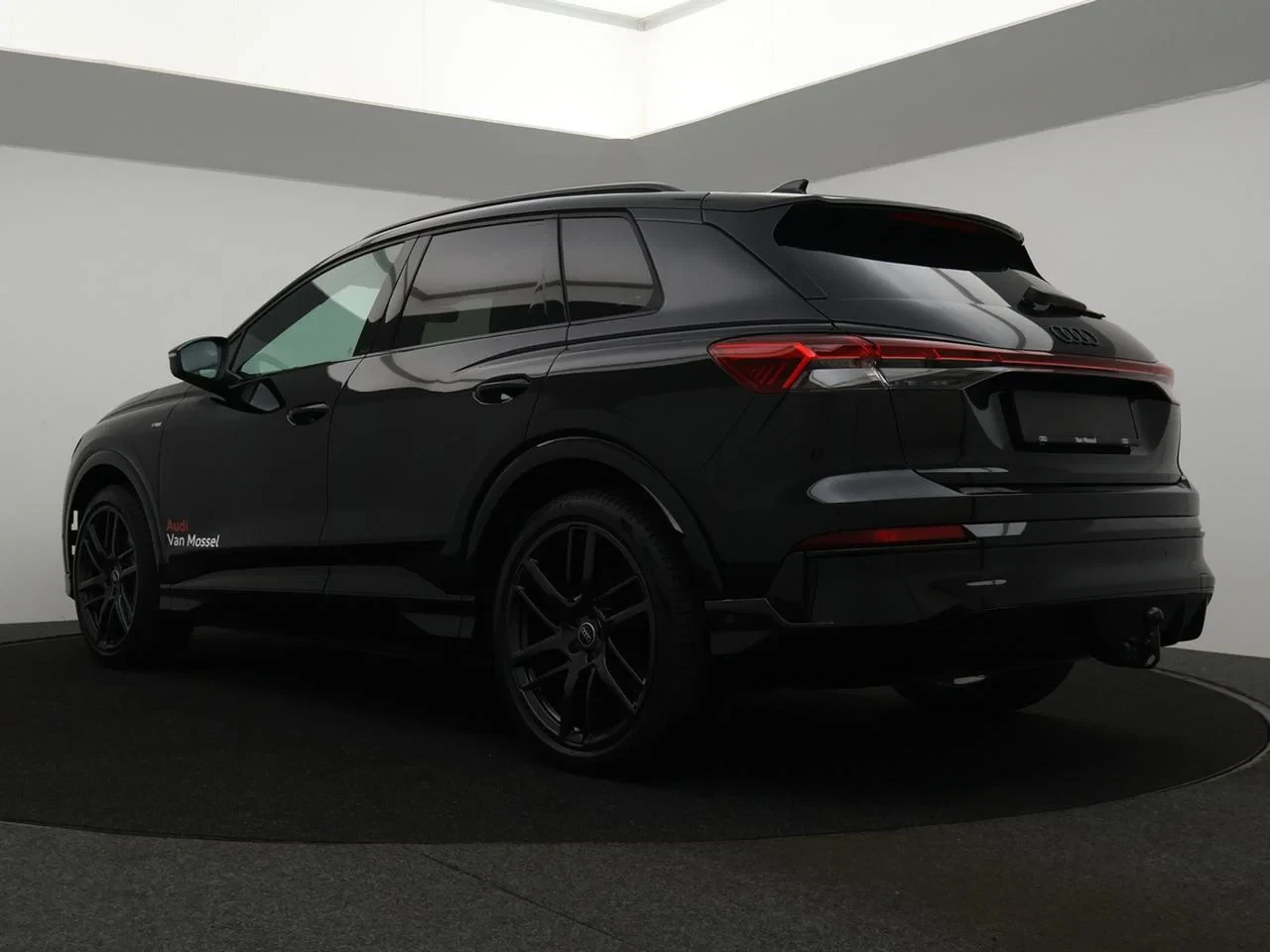 Audi-Q4 e-tron-image-16