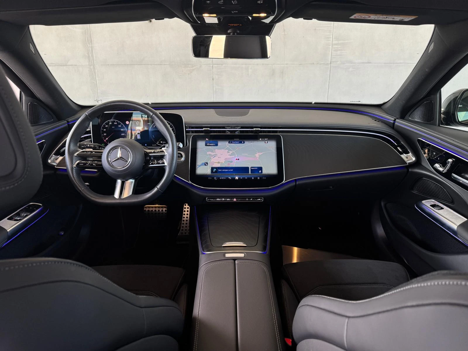 Mercedes-Benz-E-Klasse-image-8