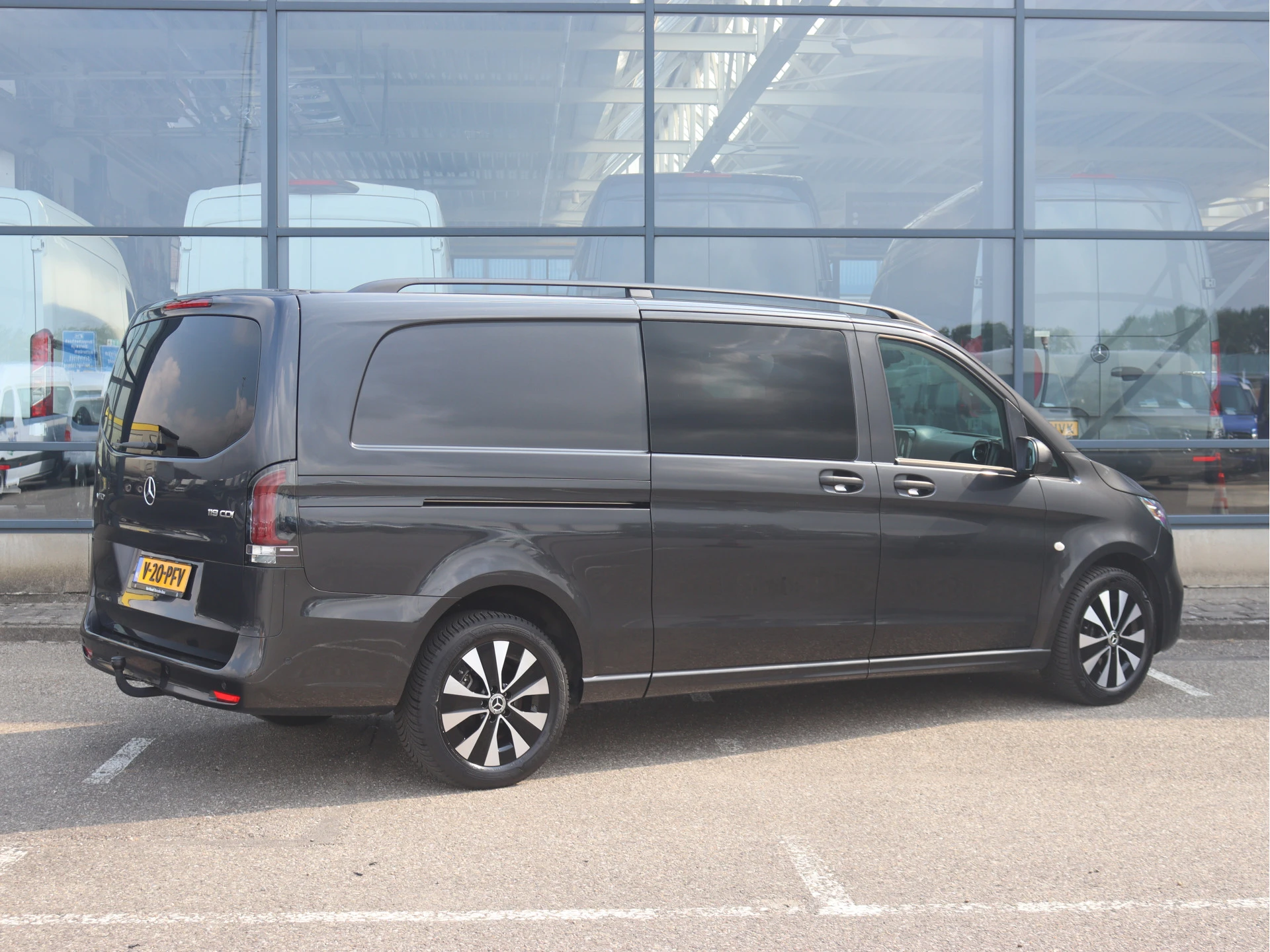 Mercedes-Benz-Vito-image-1