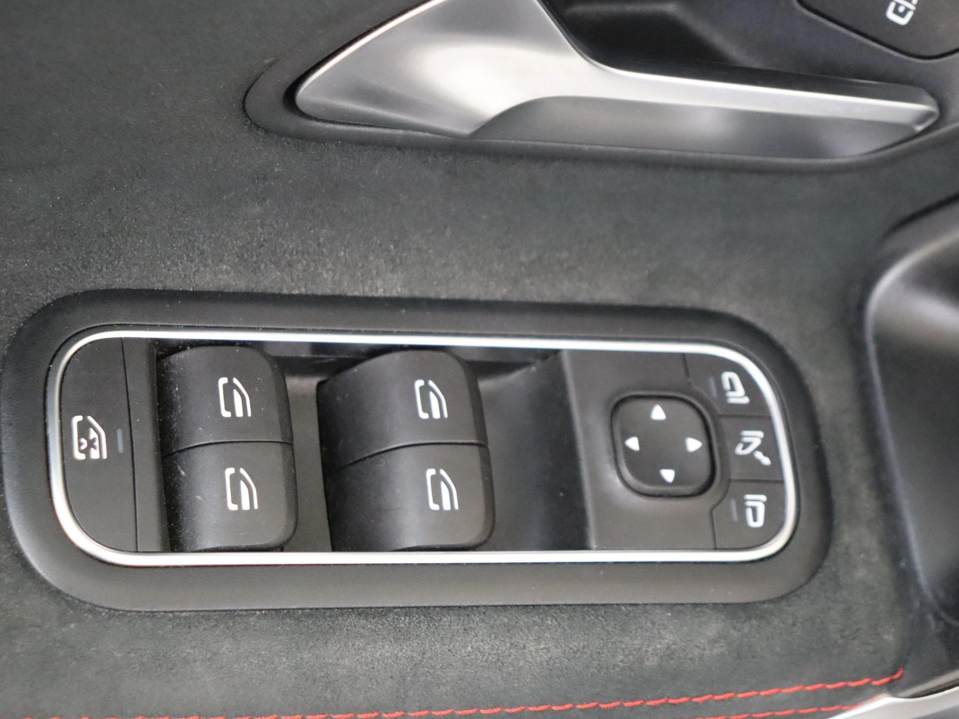 Mercedes-Benz-CLA-image-26