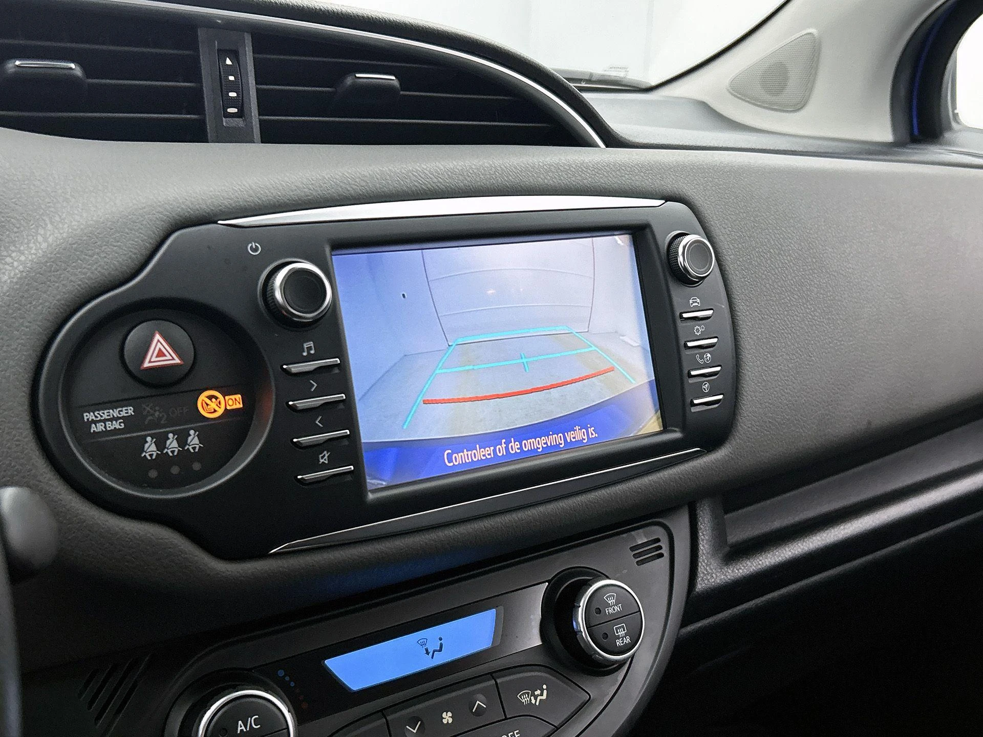 Toyota-Yaris-image-12