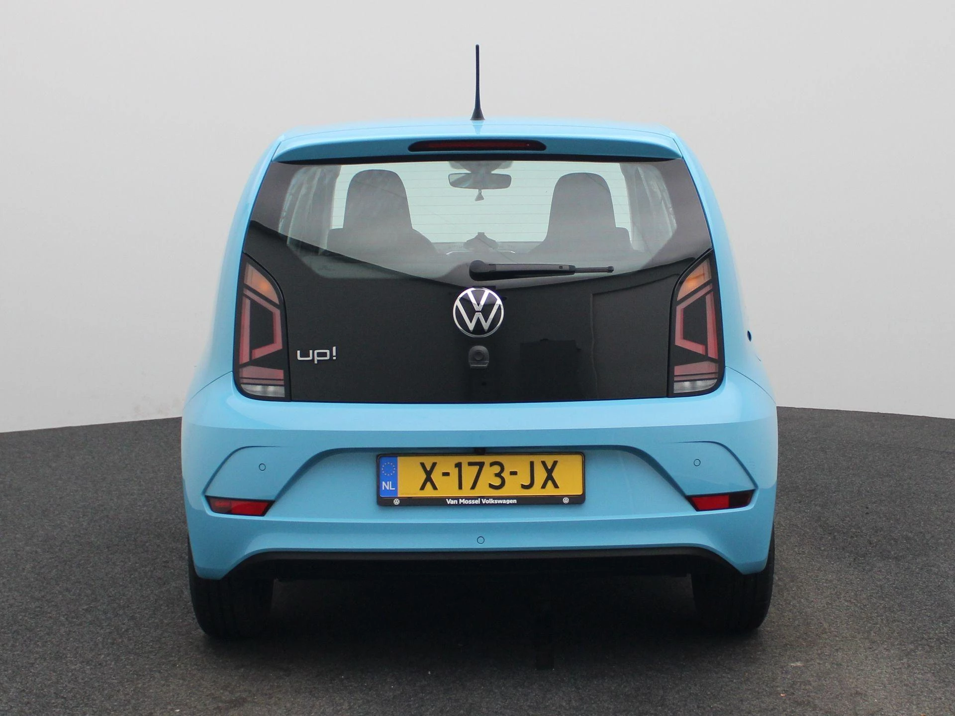Volkswagen-up!-image-4