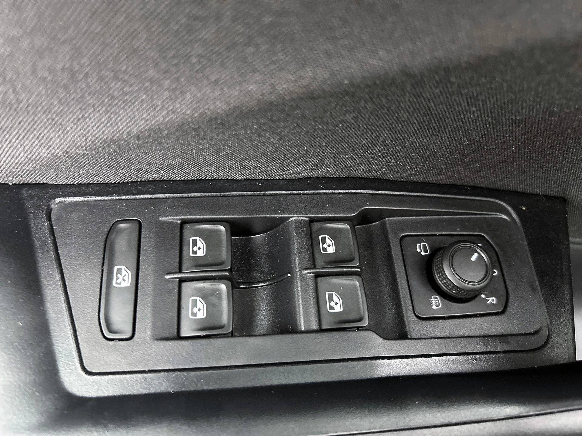 Volkswagen-T-Roc-image-33