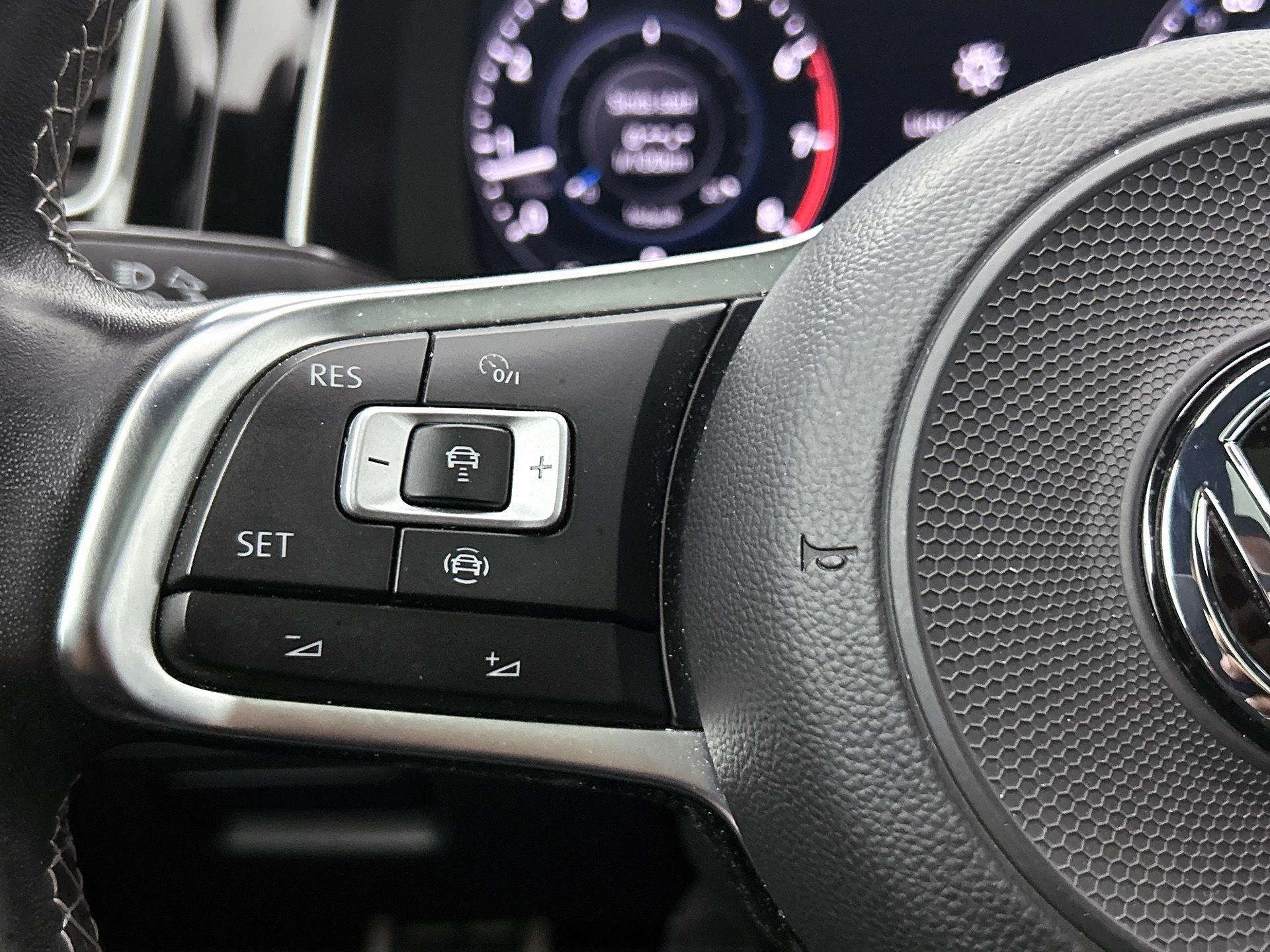 Volkswagen-Golf-image-5