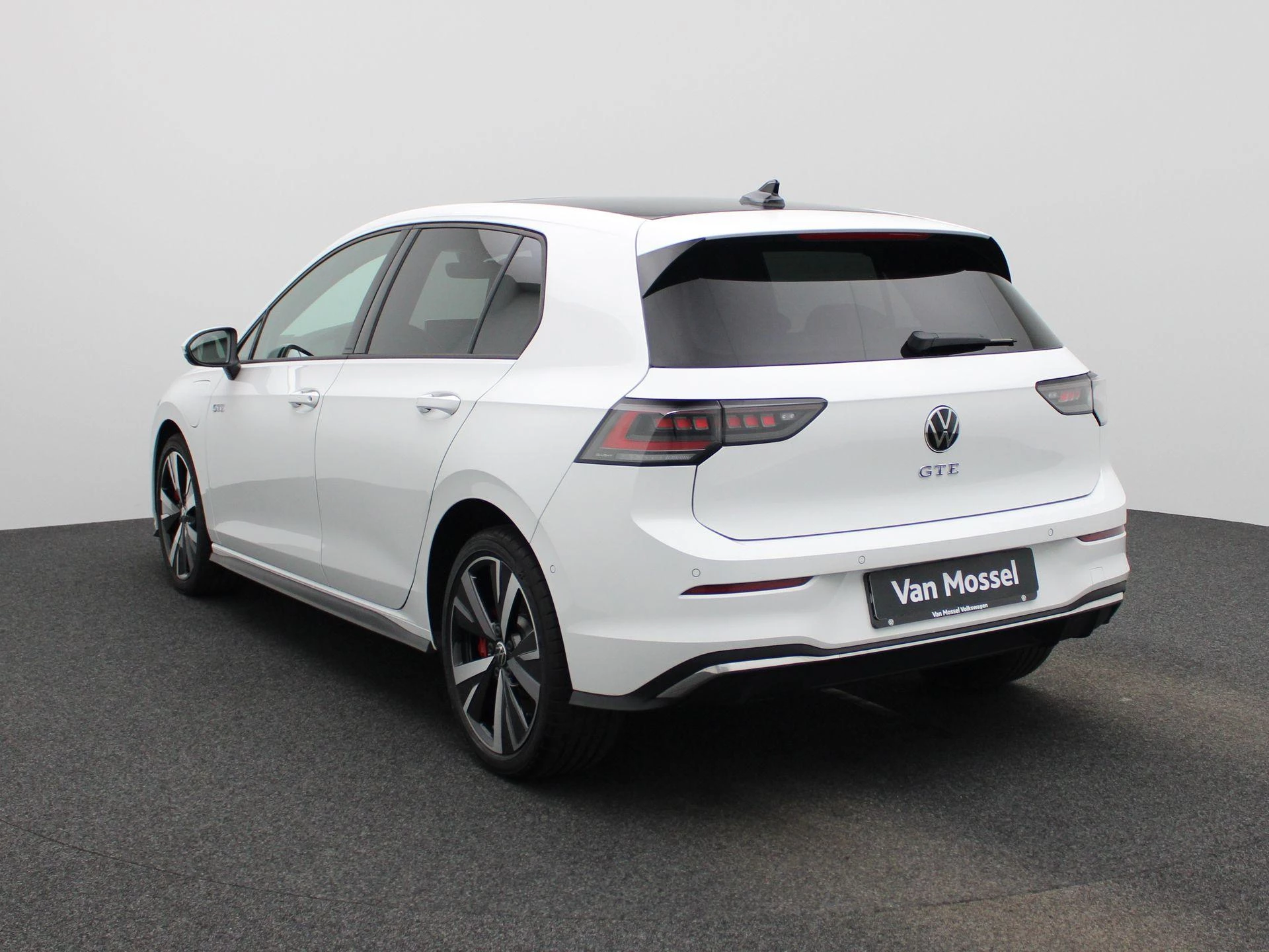 Volkswagen-Golf-image-1