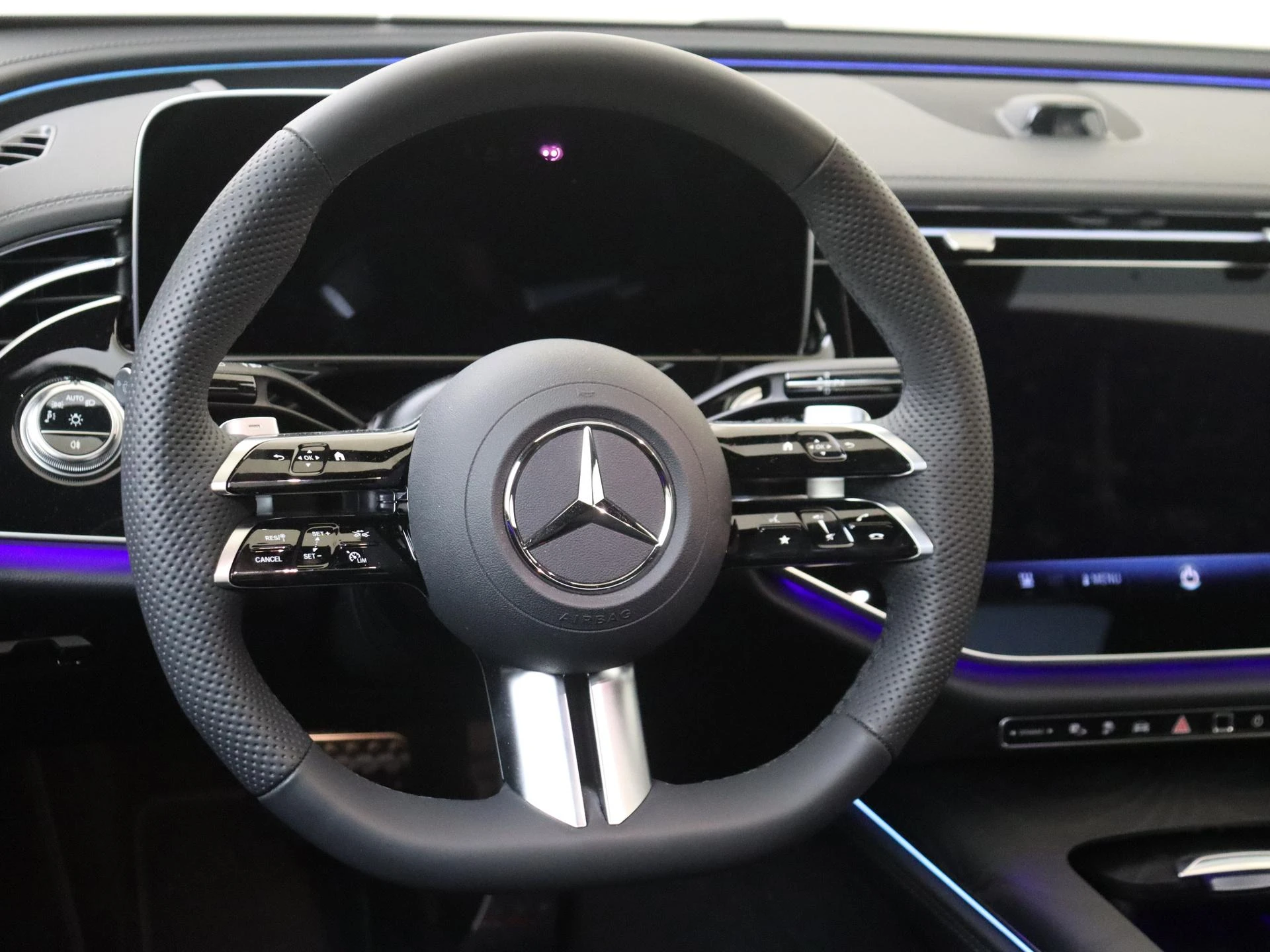Mercedes-Benz-E-Klasse-image-9