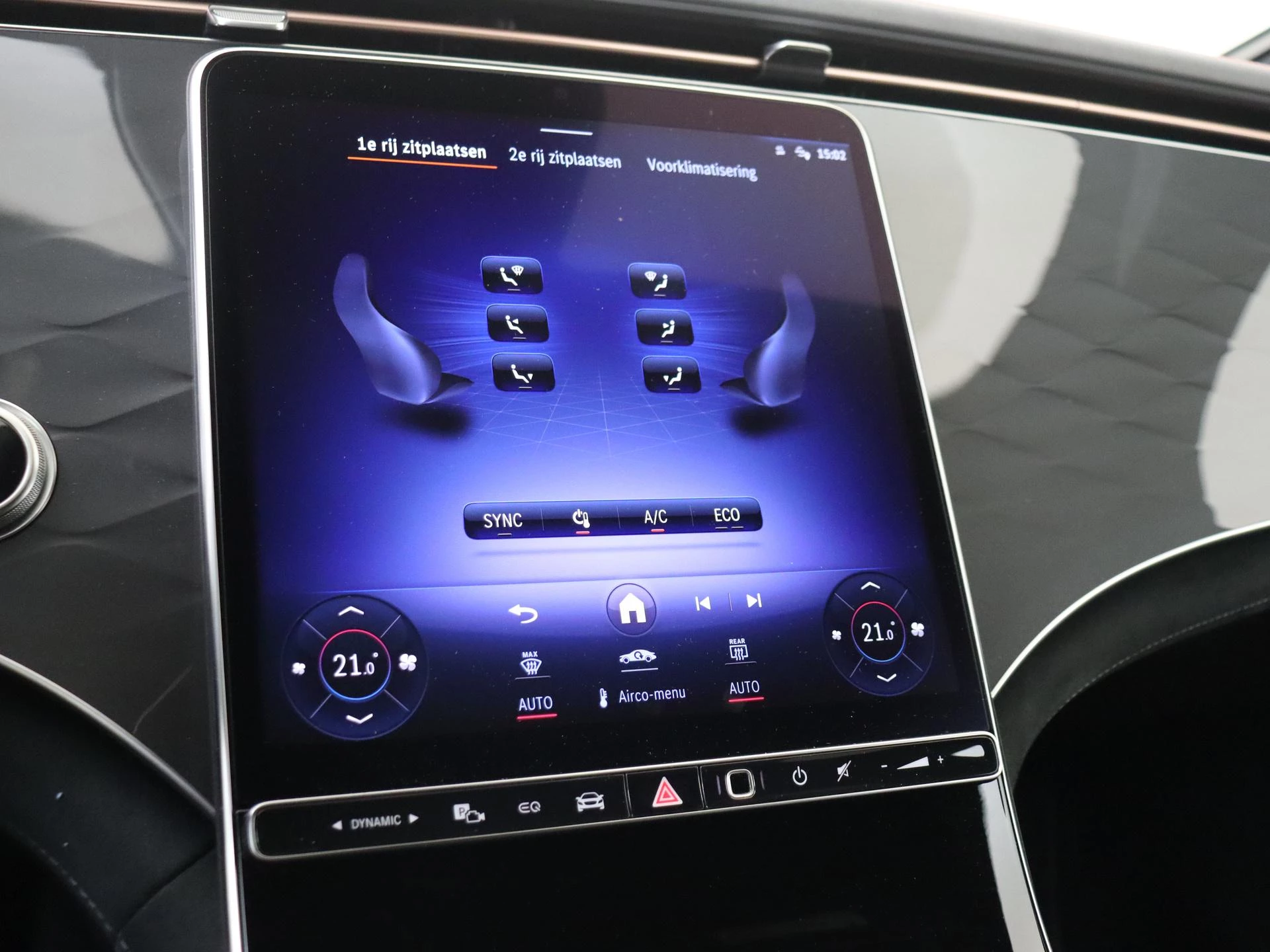 Mercedes-Benz-EQE-image-19