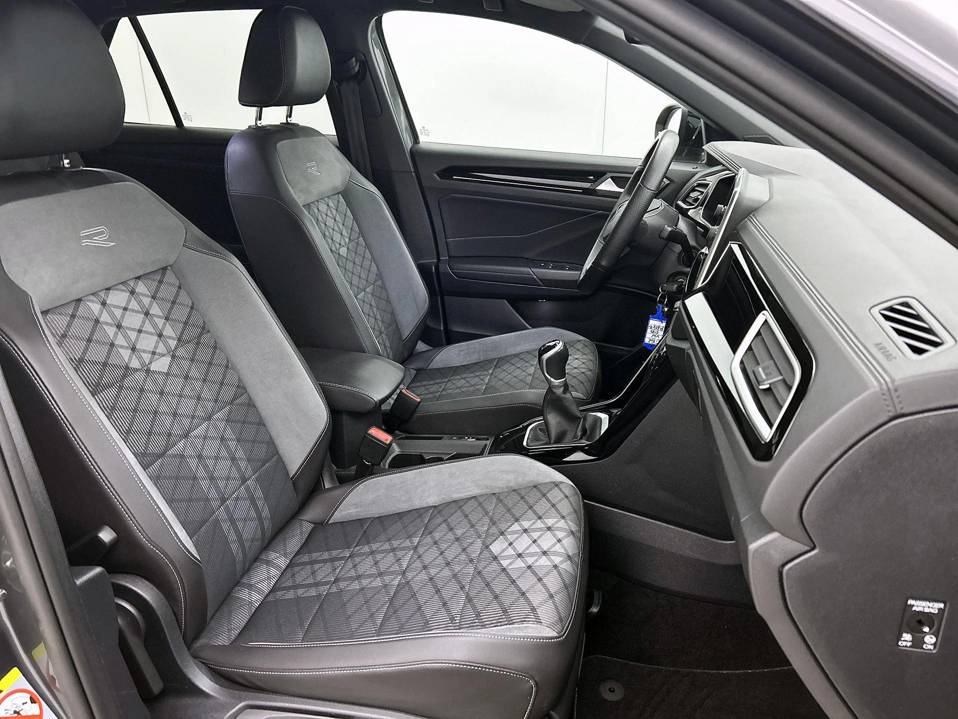 Volkswagen-T-Roc-image-41