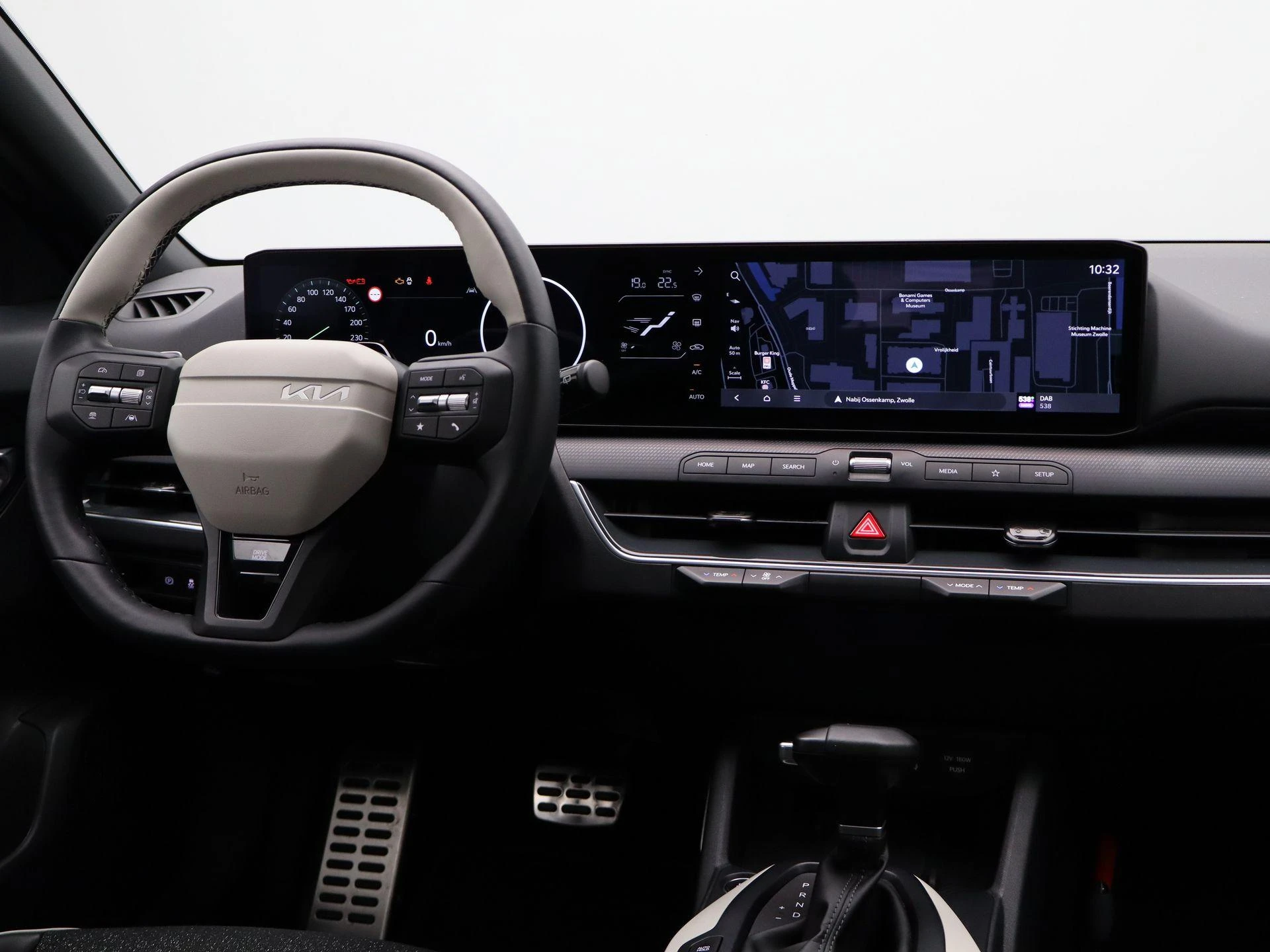 Kia K4 1.0 T-GDi MHEV GT-Line Launch Edition (pano)