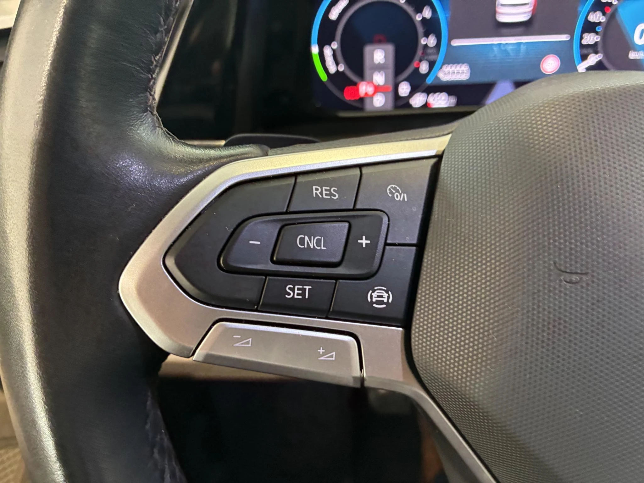 Volkswagen-Multivan-image-15