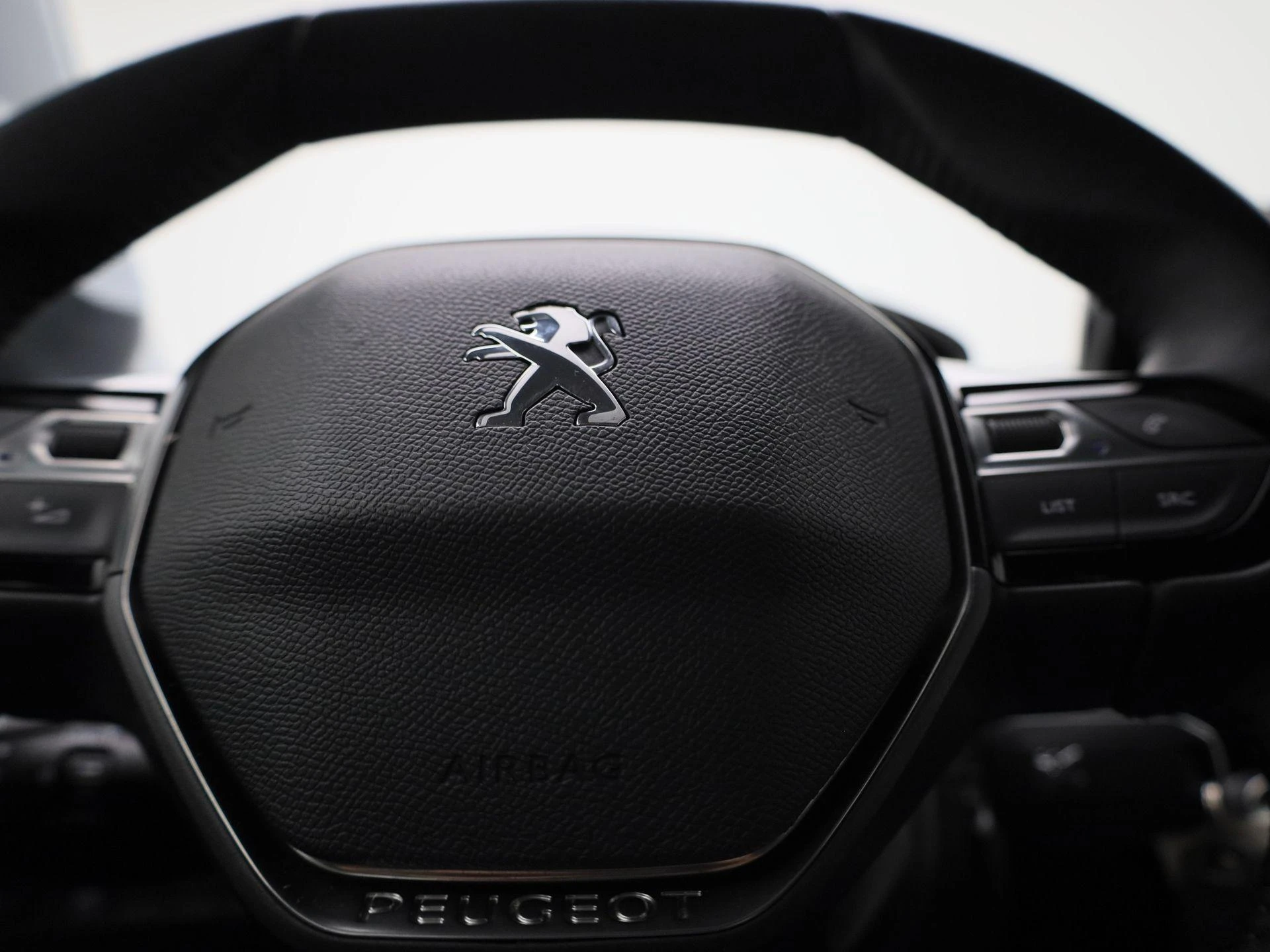 Peugeot-208-image-23