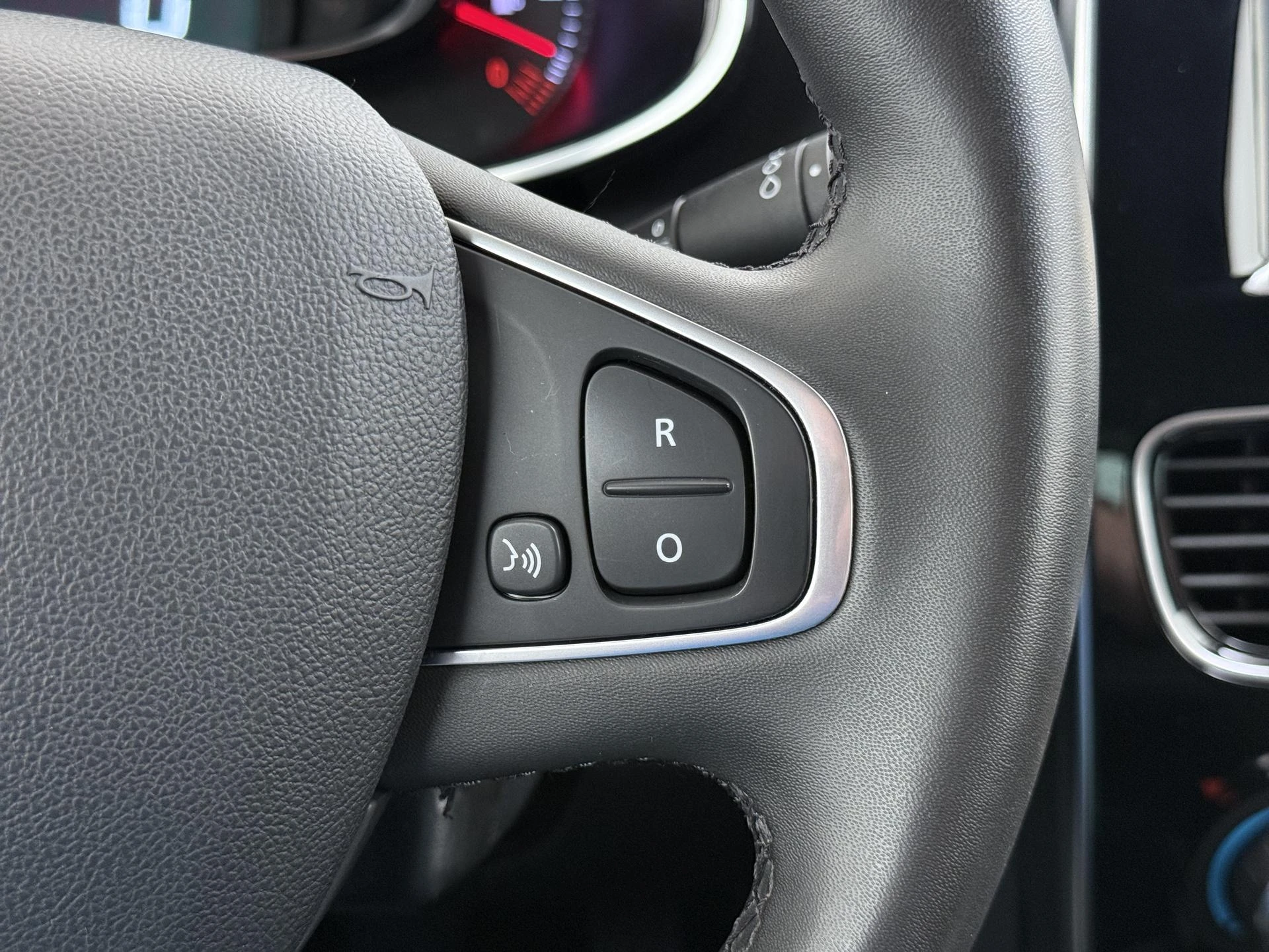 Renault-Clio-image-25