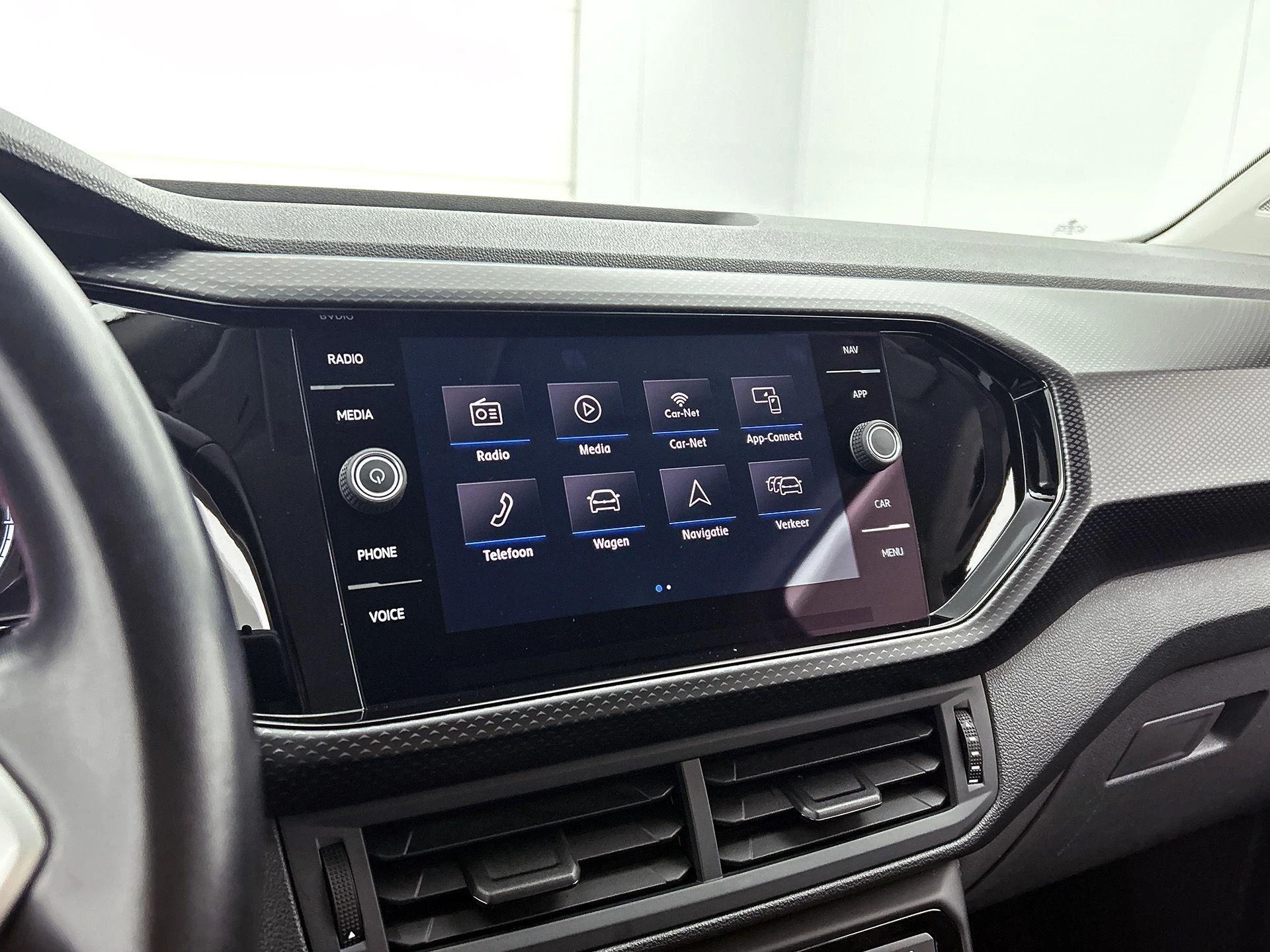 Volkswagen-T-Cross-image-6