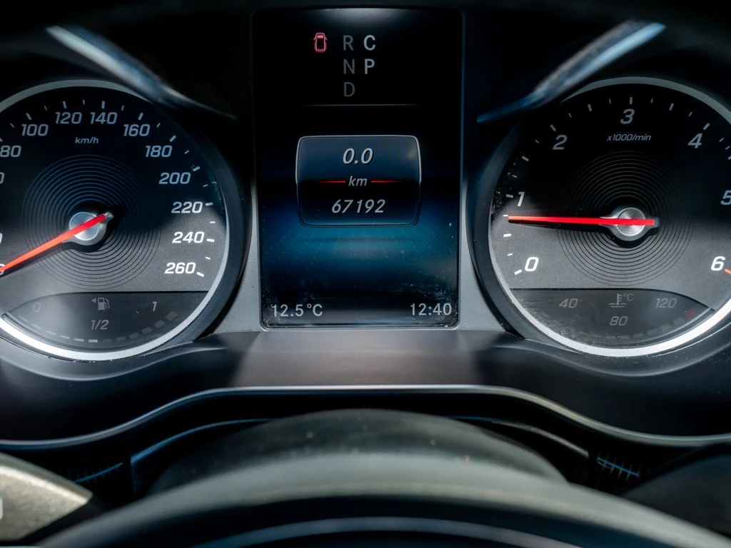 Mercedes-Benz-V-Klasse 220-image-14