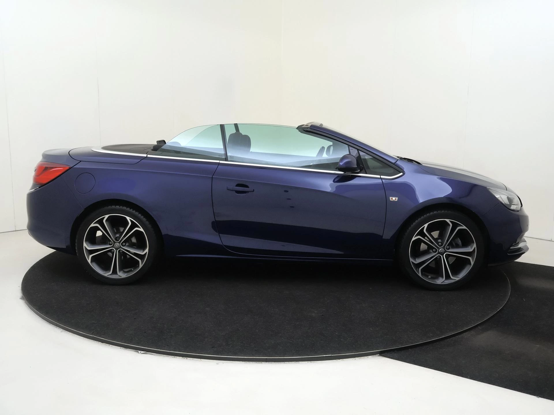 Opel-Cascada-image-5