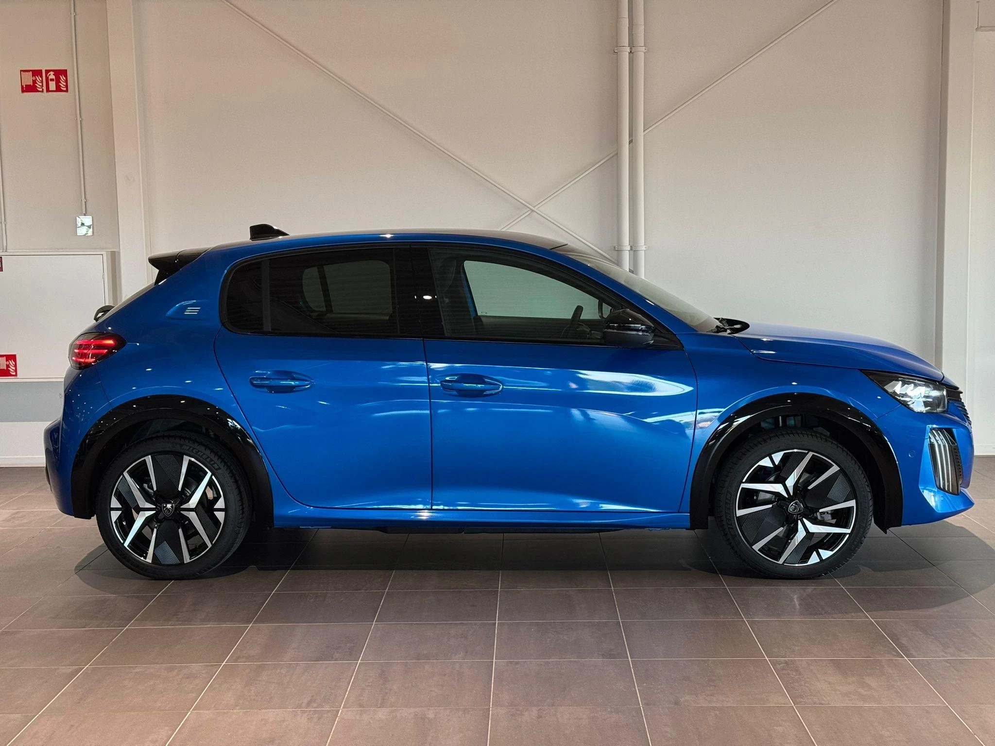 Peugeot-e-208-image-3