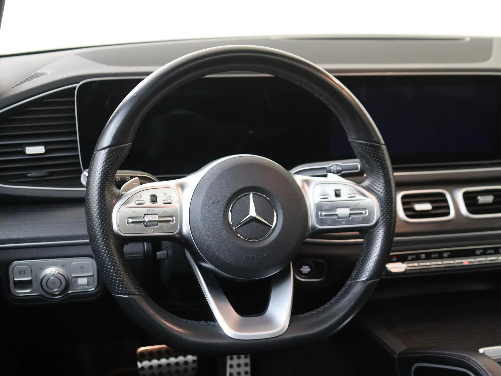 Mercedes-Benz-GLE-image-11